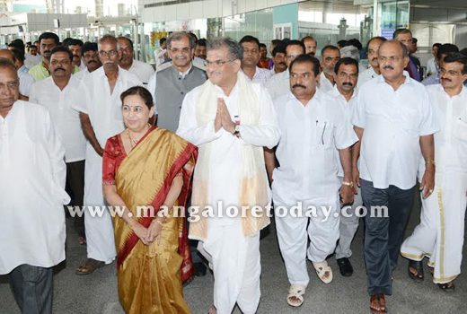 Warm reception to Padma Vibhushan Dr Veerendra Heggade  in Mangaluru 1